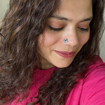 Black Marigold Nose Pin